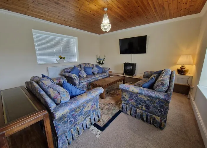 Lewis Gethin House, Newly Renovated Cottage Sleeps 9, Close To Bike Park Wales