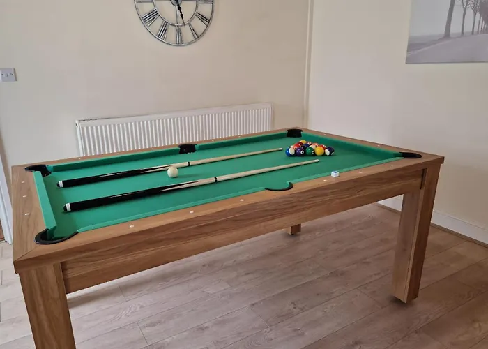 Lewis Gethin House, Newly Renovated Cottage Sleeps 9, Close To Bike Park Wales
