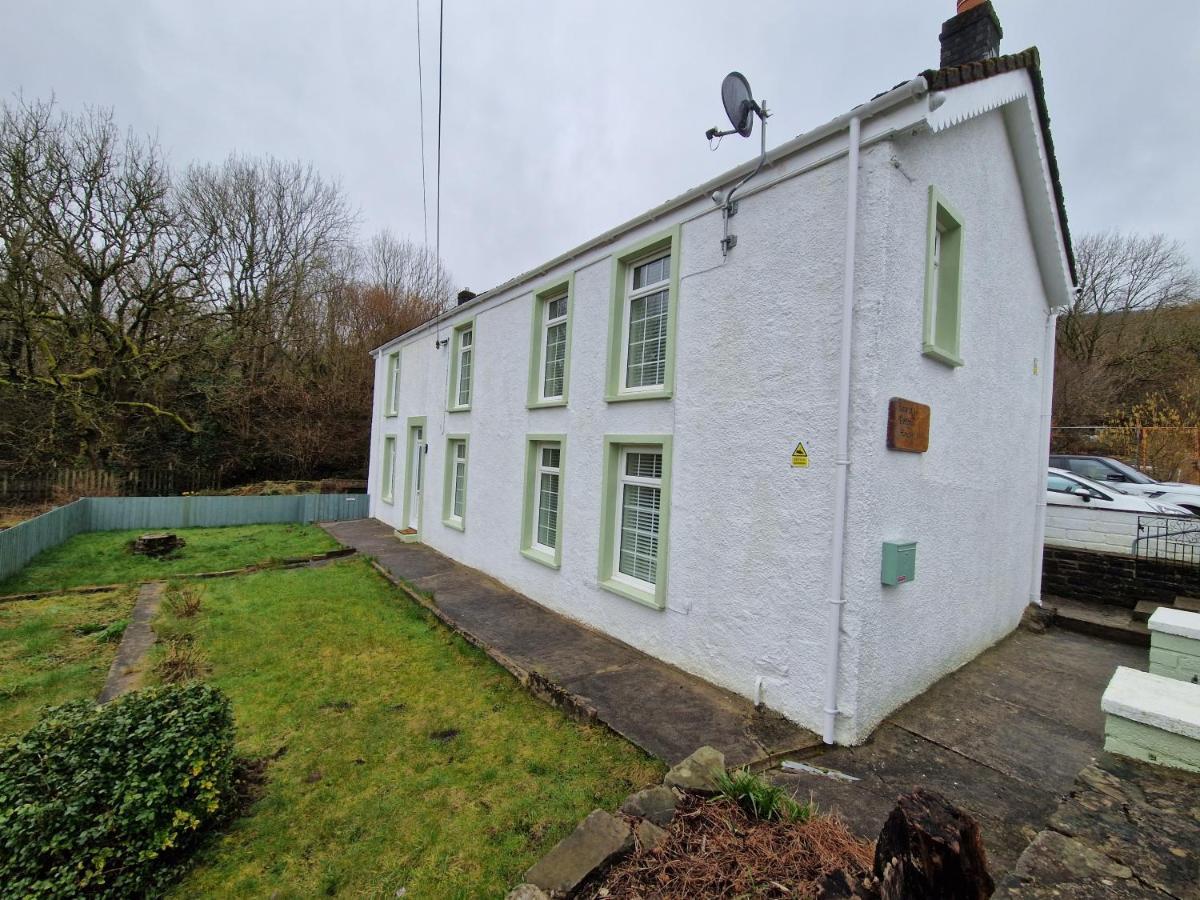 Lewis Gethin House, Newly Renovated Sleeps 9, Close To Bike Park Wales *