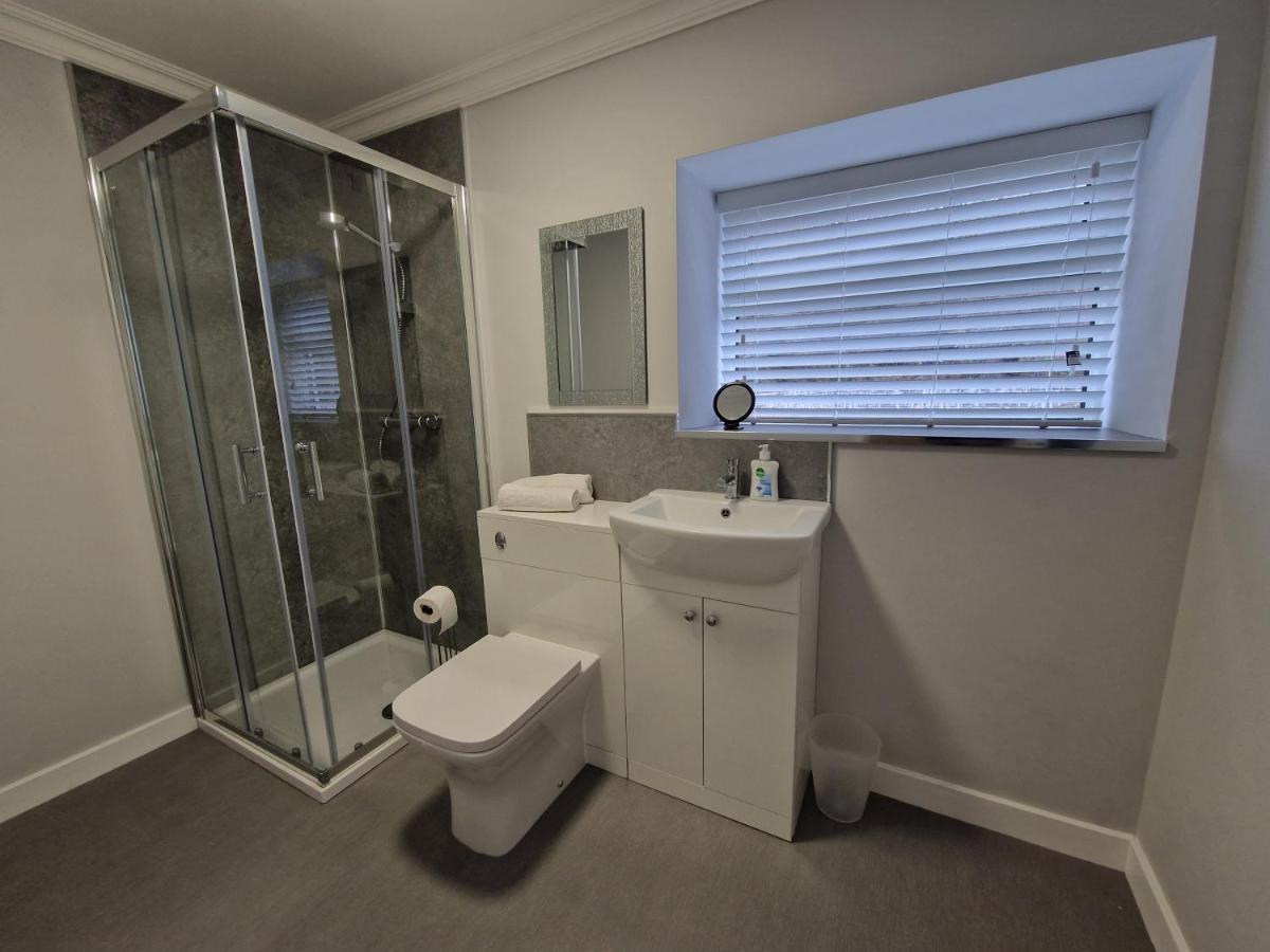 Lewis Gethin House, Newly Renovated Sleeps 9, Close To Bike Park Wales Merthyr Tydfil