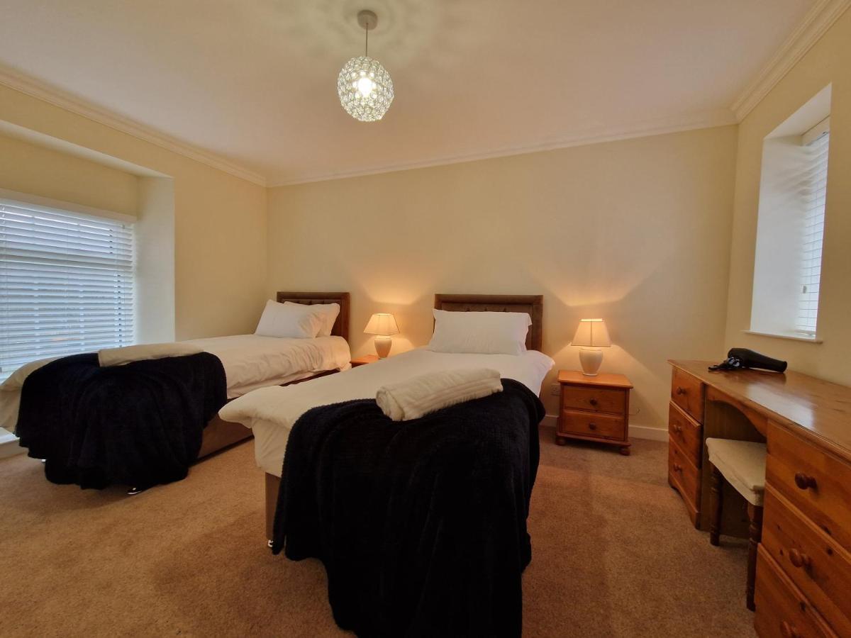 Lewis Gethin House, Newly Renovated Sleeps 9, Close To Bike Park Wales Merthyr Tydfil