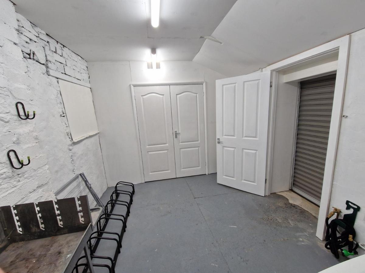 Lewis Gethin House, Newly Renovated Sleeps 9, Close To Bike Park Wales