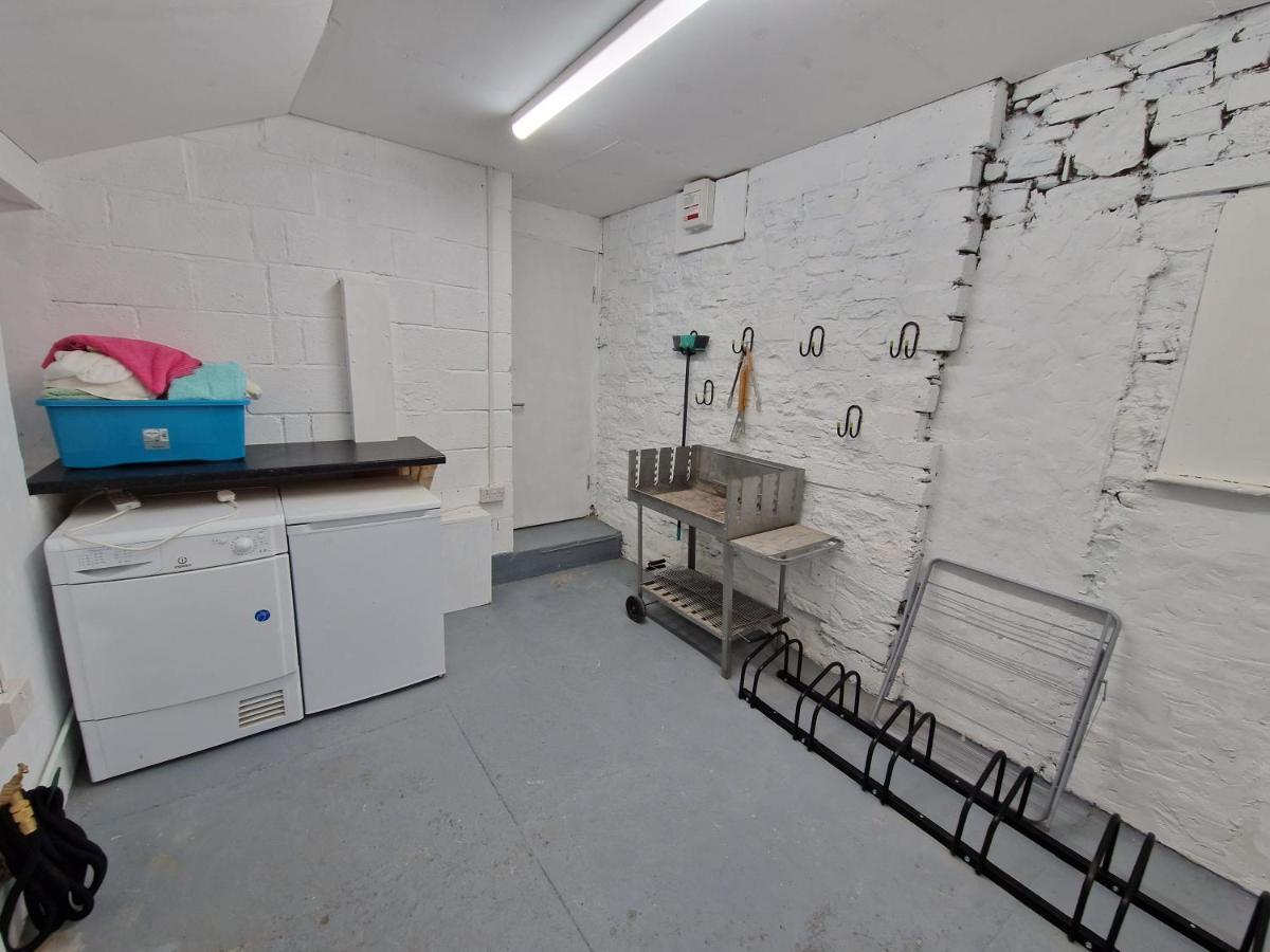 Lewis Gethin House, Newly Renovated Sleeps 9, Close To Bike Park Wales * Merthyr Tydfil