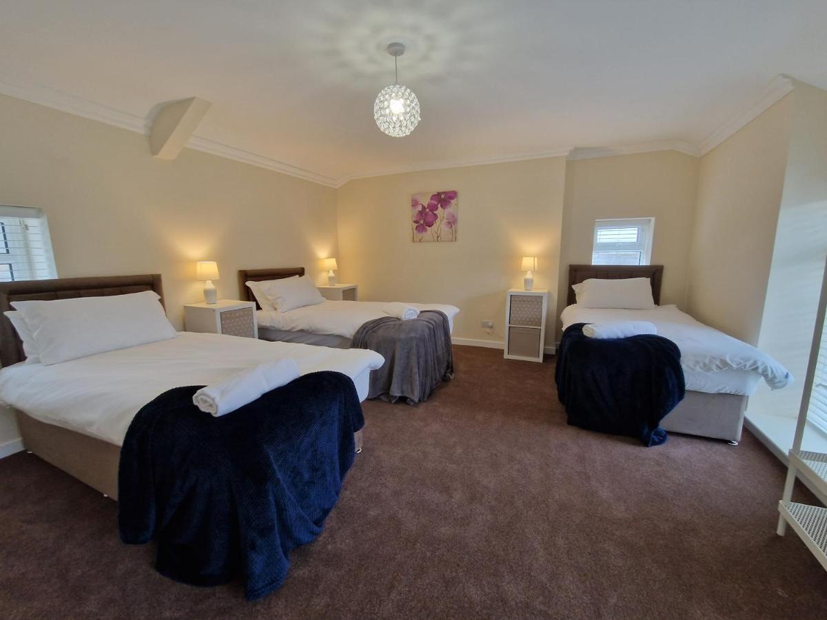 Lewis Gethin House, Newly Renovated Sleeps 9, Close To Bike Park Wales Holiday home